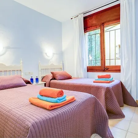 Sleeps 6 Pool Wifi Villa