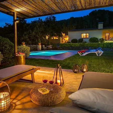 Villa Sleeps 6 Pool Wifi Begur