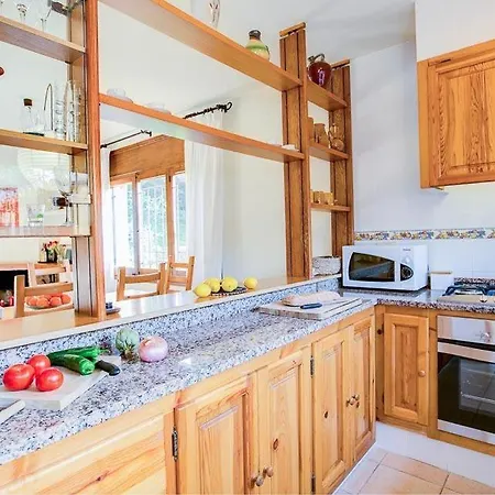 Sleeps 6 Pool Wifi Villa